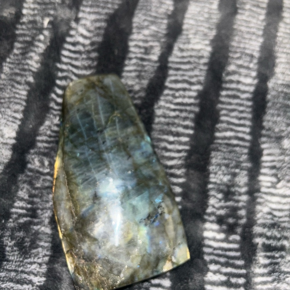 LARGE FLASH Labradorite Freeform! - Picture 6 of 6